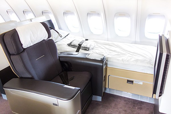 Lufthansa First Class: B747-400 Tokyo – Frankfurt | Bart Lapers