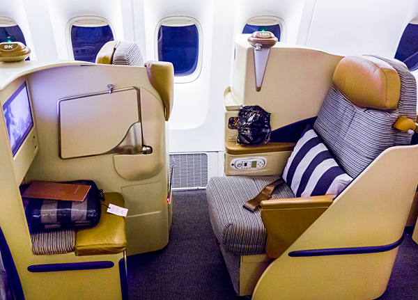 Etihad Airways Business Class AUH-CGK Boeing 777-300ER