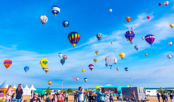 Crowd at Lorraine Mondial Air Ballons 2015 World Record