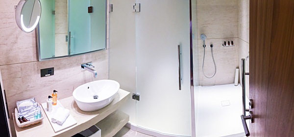 Qatar Airways First Class Lounge Doha Showers bathrooms Al Safwa