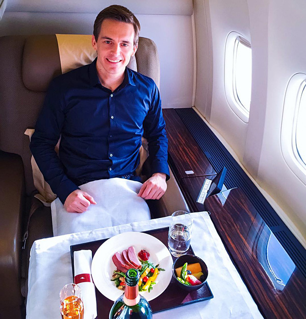 Garuda Indonesia B77W First Class Bart Lapers