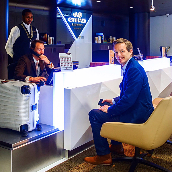 Etihad First Class Check-in Abu Dhabi Bart Lapers